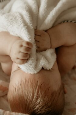 Beauté et tendresse de la maternité mise en lumière Photographie - Maternité - Sarah Cruchet Photographe - scphotographiebordeaux